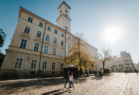 Japan's Education Minister Visits Ukraine, Engages with Nemishaevo College
